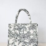 WHITE JUNGLE TOTE