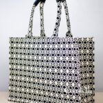 BLACK MINIMAL TOTE